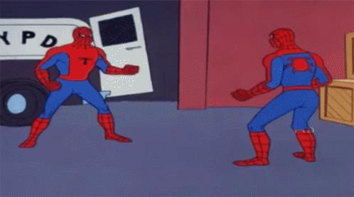 Imagen animada de dos personajes con el mismo disfrace de hombre araña, uno señalando al otro