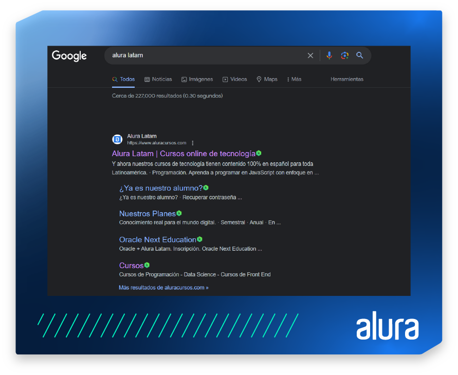 una captura de pantalla de los resultados de Google para la búsqueda "alura latam", destacando la página web de Alura Latam que ofrece cursos online de tecnología en español.